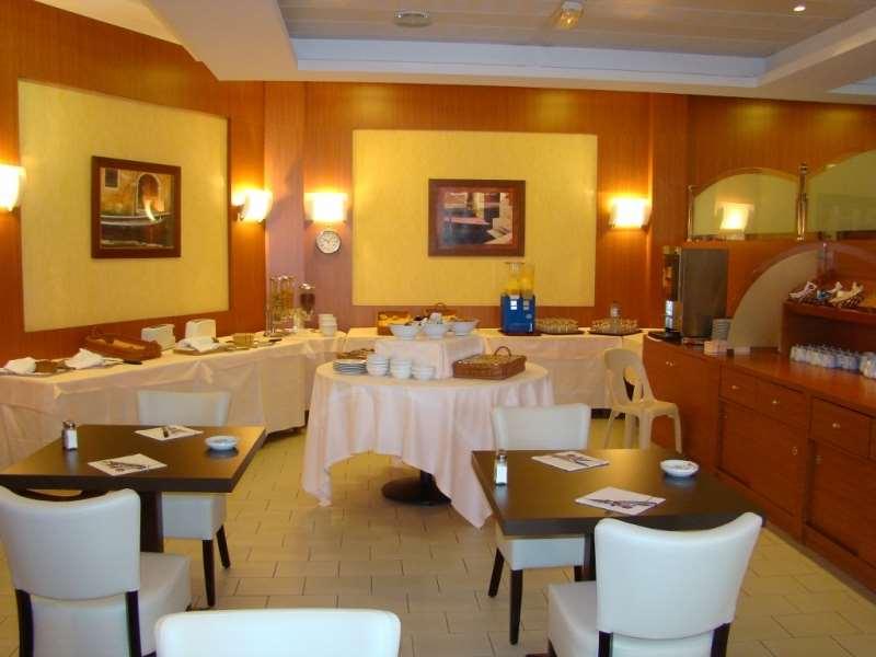 Brit Hotel Du Lac Saint-Paul-les-Dax Restaurant photo